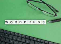 WordPress Schrift auf Schreibtisch